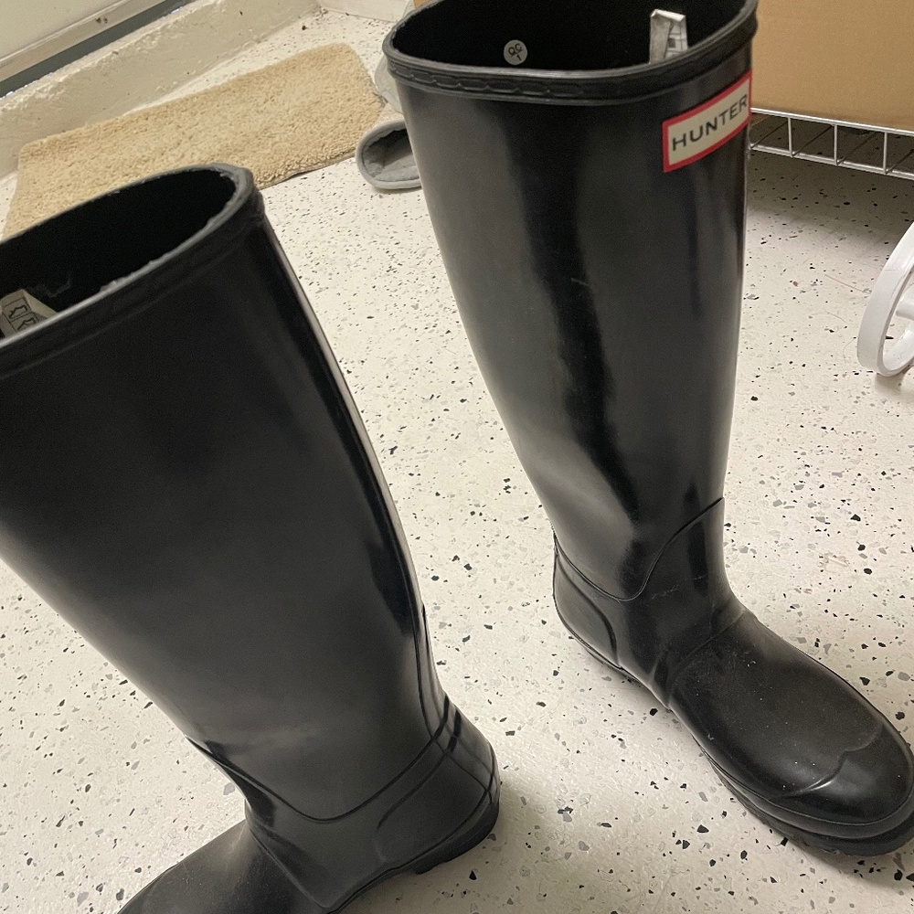 Hunters rain boots